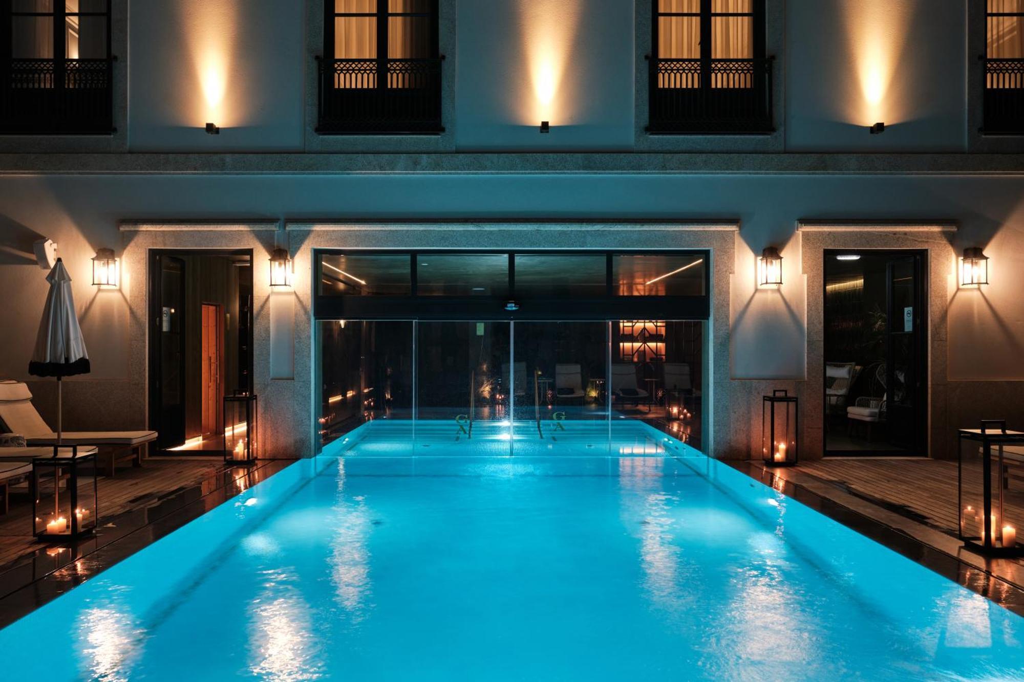 Ga Palace Hotel & Spa, A Xixth-Century Villa Porto Exterior photo The pool at the Hotel Indigo Athens