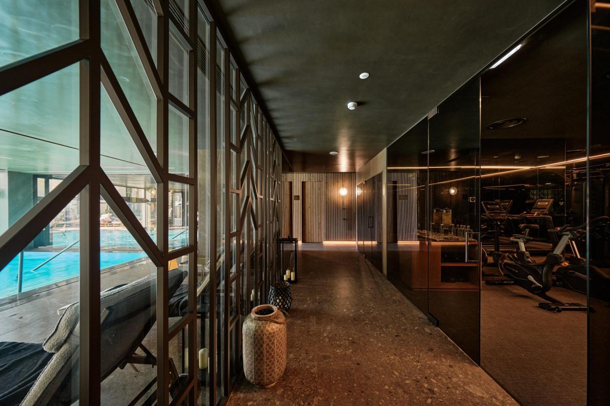 Ga Palace Hotel & Spa, A Xixth-Century Villa Porto Exterior photo The gym at The Standard East Village
