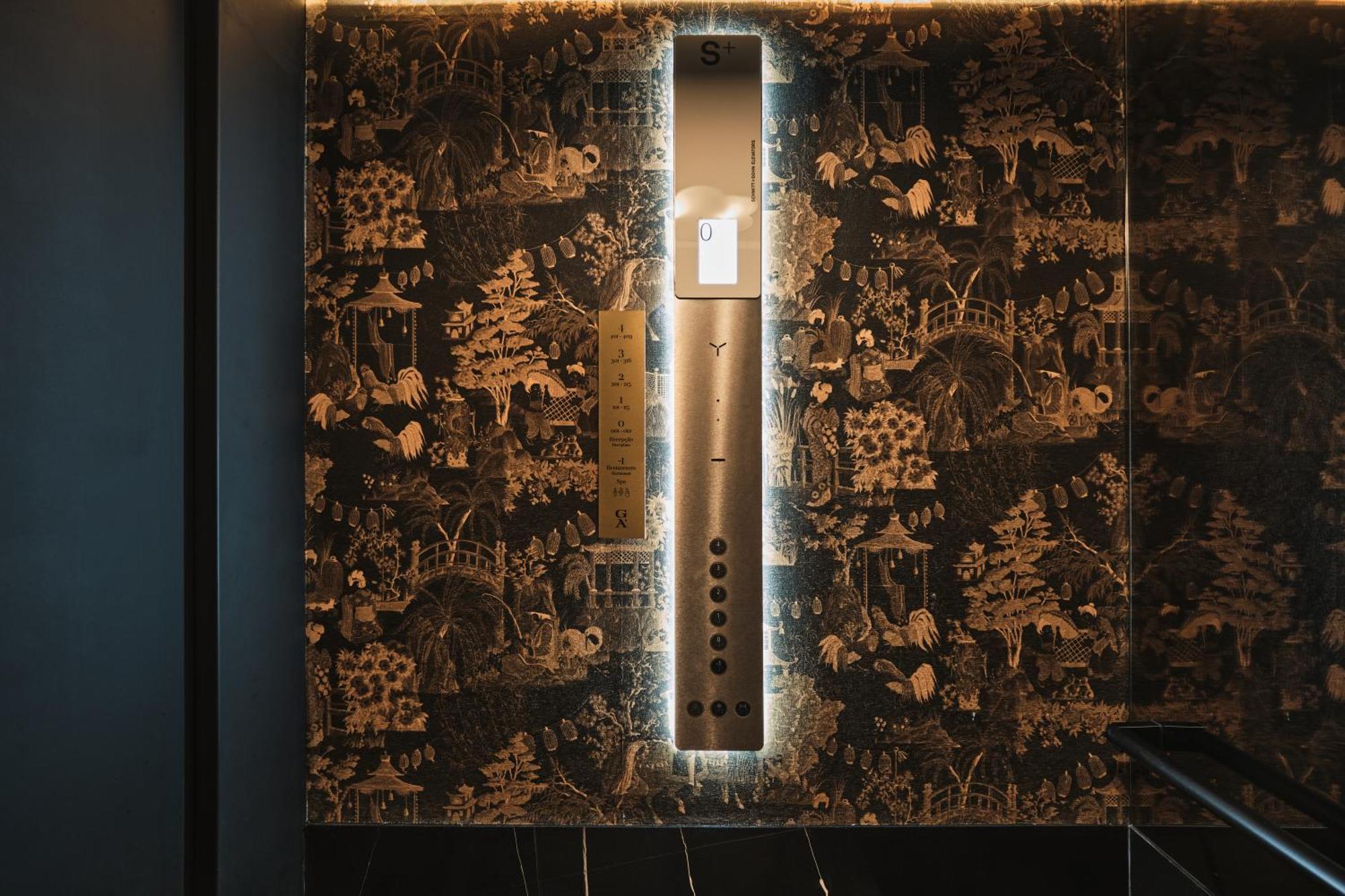 Ga Palace Hotel & Spa, A Xixth-Century Villa Porto Exterior photo A backlit onyx panel