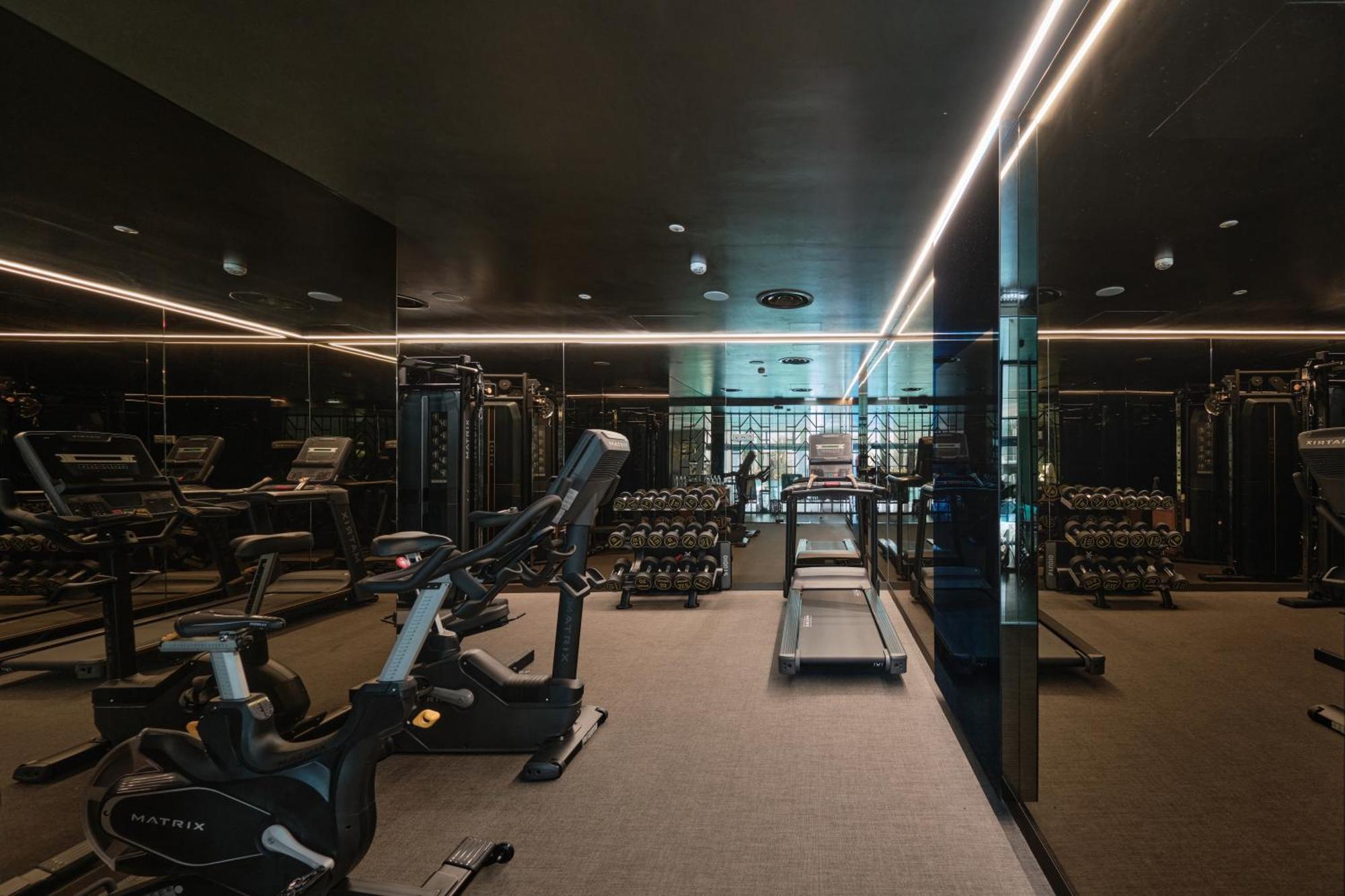 Ga Palace Hotel & Spa, A Xixth-Century Villa Porto Exterior photo The gym at The Standard East Village